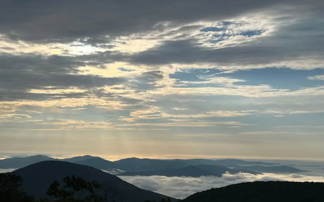 Wintergreen Chesnut Hot-tub Arcade Fireplace