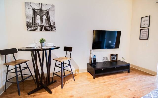 Relaxing & Stylish Home Parking Very Safe Area