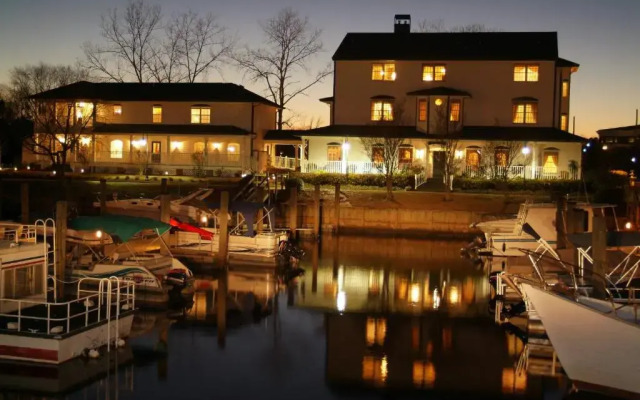 The Cypress Inn Bed & Breakfast
