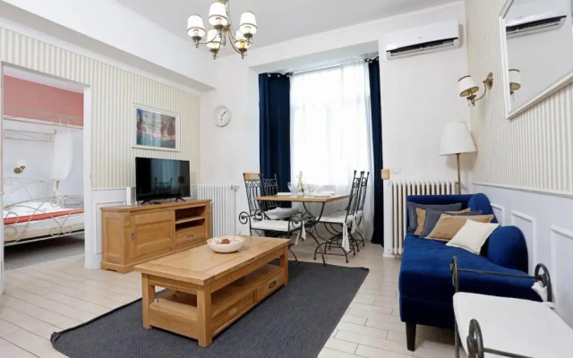 Apartment University