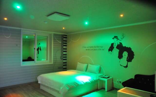 W Motel