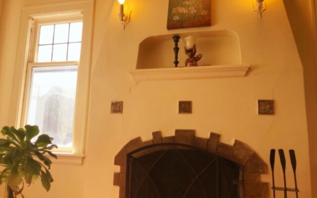 Eastlake Little Oasis