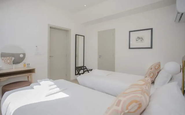 Liiiving - Luxury Beachfront Apartment V