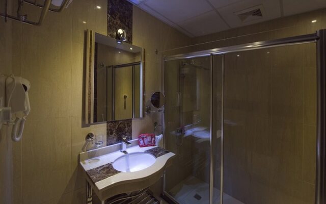 LA Fontaine Royal Hotel