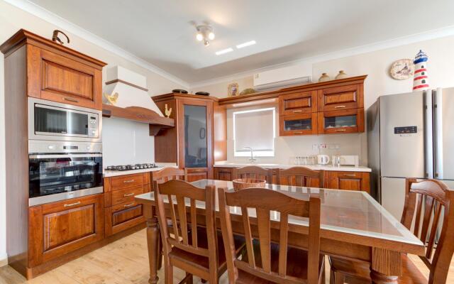 Modern Seaside 2 Br Apt W Spectacular Views