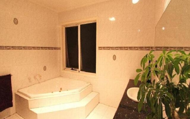Abbotsford Private Rooms & Pods @ 15 Charles Homestay