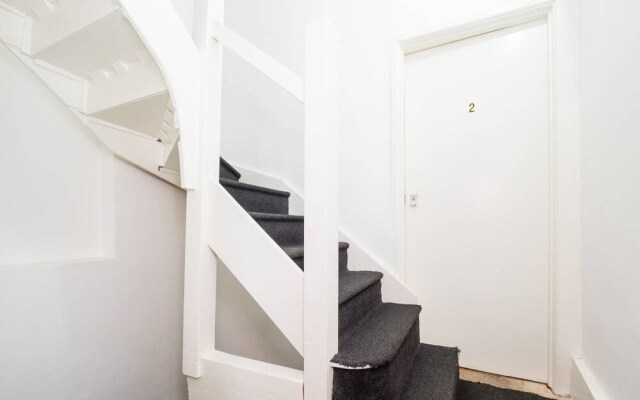 Top Floor Compact Apartment Notting Hill