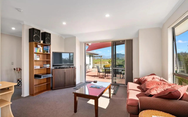 Paradise in Pohara - Pohara Beach Holiday Home