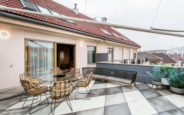 K52 luxury 4BDRM 4BTHRM apartment