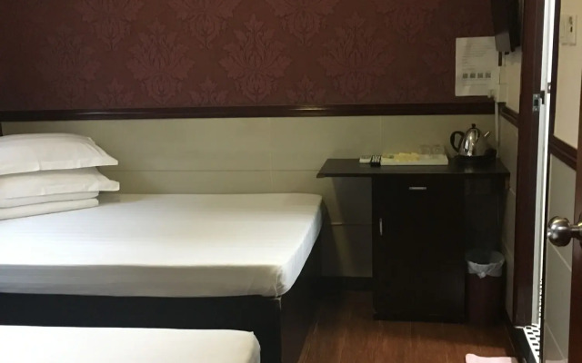 ZEN Rooms National Court
