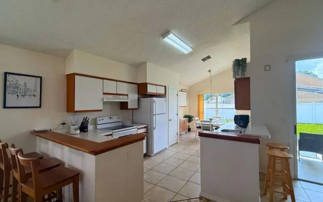 Upstay Stylish 3BR Family-friendly Retreat w Patio
