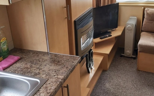 Adorable 2 Bedroom Caravan in Clacton-on-sea