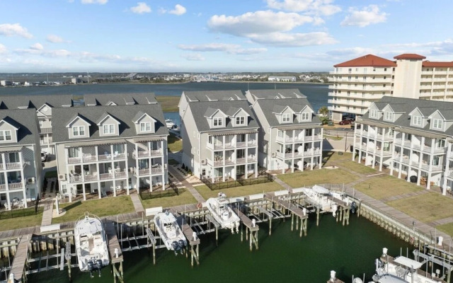 South Breeze 3 Bedroom Townhouse by RedAwning