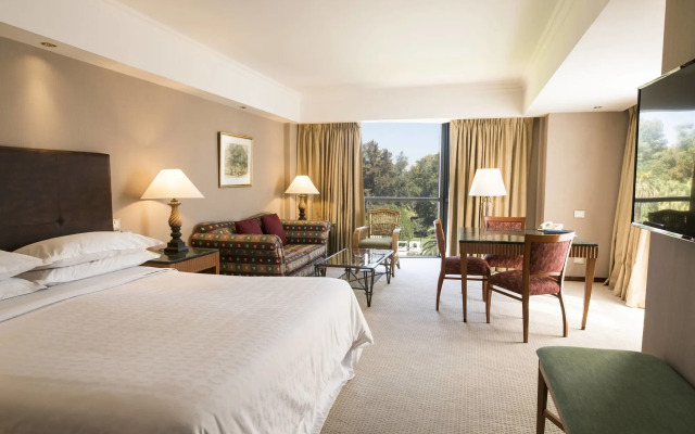 Sheraton Pilar Hotel and Convention Center