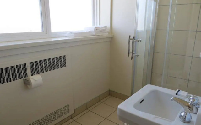 Athabasca Valley Inn & Suites
