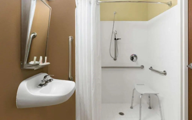 Microtel Inn & Suites Ozark