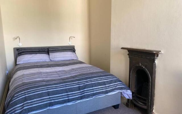 Lovely 3 bedroom house with garden and parking
