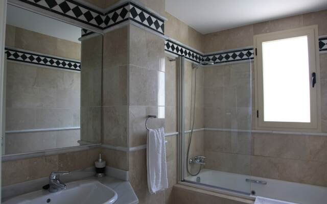 Apartamentos Fuente Aloha