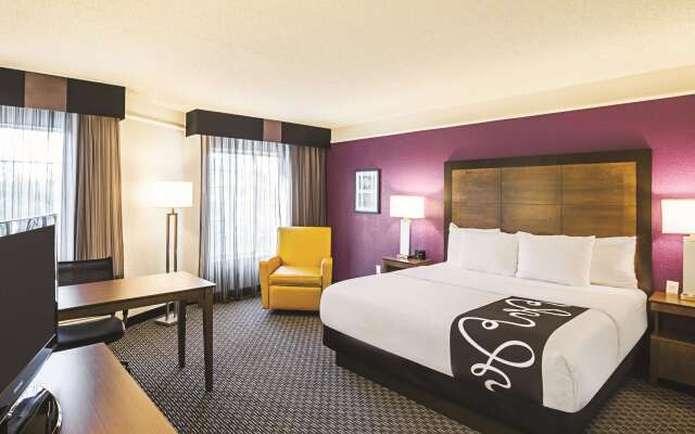 La Quinta Inn & Suites by Wyndham Fort Worth North