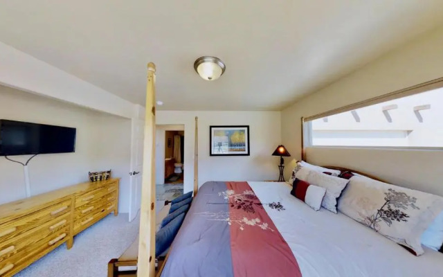 Grey Pearl Q3 by RedAwning