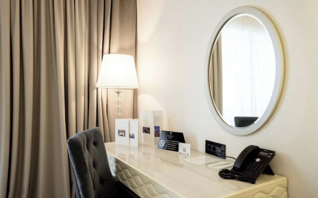 Tresor Le Palais Timisoara, Curio Collection By Hilton