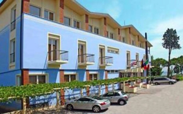 Hi Hotels Sirmione - Lakeview Pool