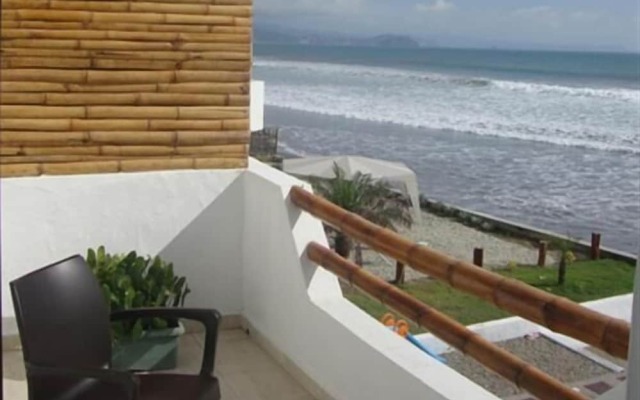 Sanctuary Puerto Cayo Lodge