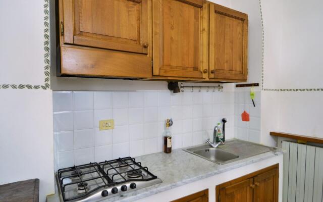 Nice apartment in Mantignana with shared pool