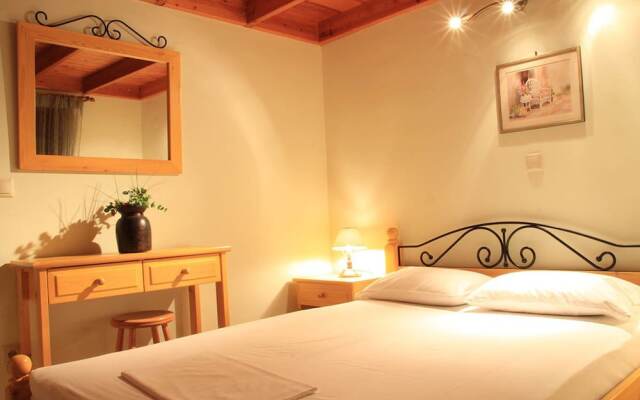 Aigiali Rooms