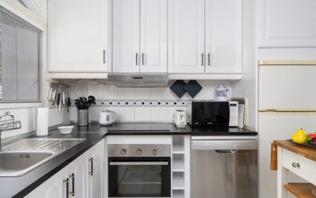 Apartment - 2 Bedrooms with Pool and WiFi - 107875