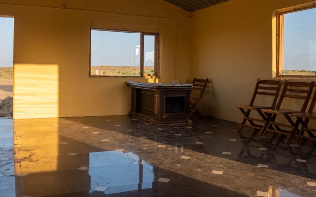 Rajwada Desert Camp by Park Tree