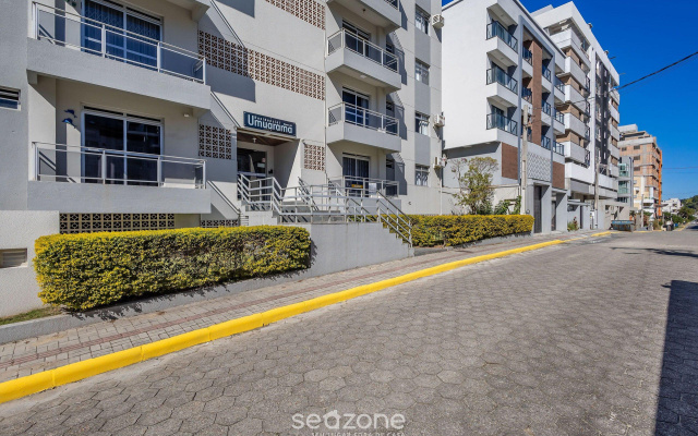 Apto 2Q 180m da praia com Garagem ERU032