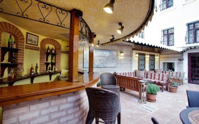 Hotel Adonis Palace