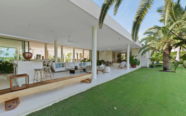 Magnificent 5BR Modern Tropical Villa With Pool