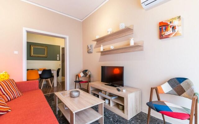 Comfy Kerameikos Apartment by Cloudkeys