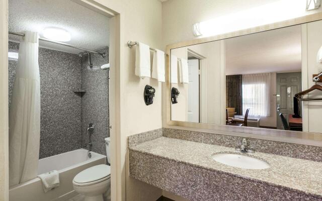 Quality Inn & Suites near Lake Eufaula