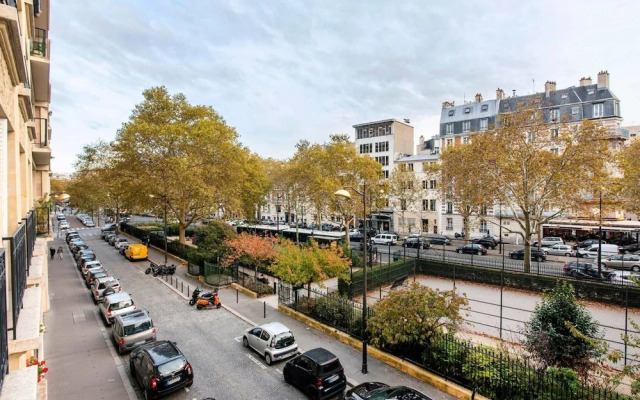 Bright Champerret Apartment Fits 4 in Paris 17th!