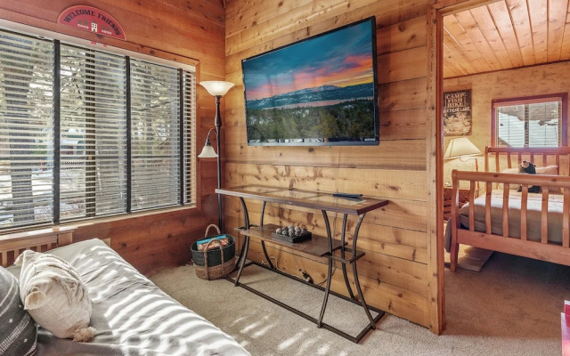 The Lakehouse Cabin