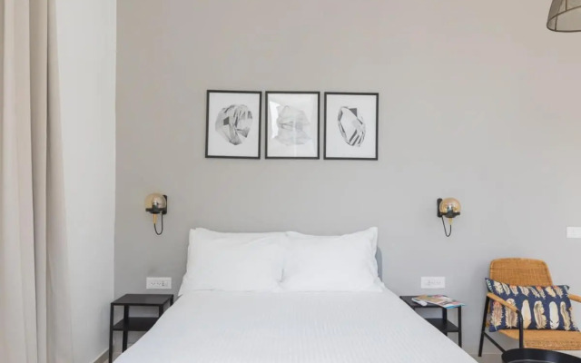 Carmel Market Designed Studio with Balcony