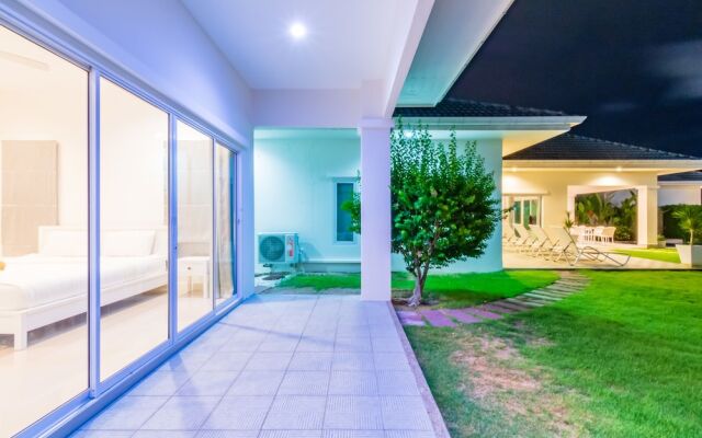 Hua Hin Pool Villa with 4 Bedrooms L50