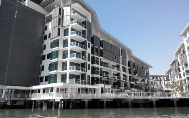 The Light Waterfront Vacation Home