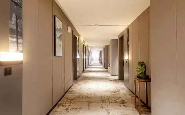 Mousi Light Luxury Hotel