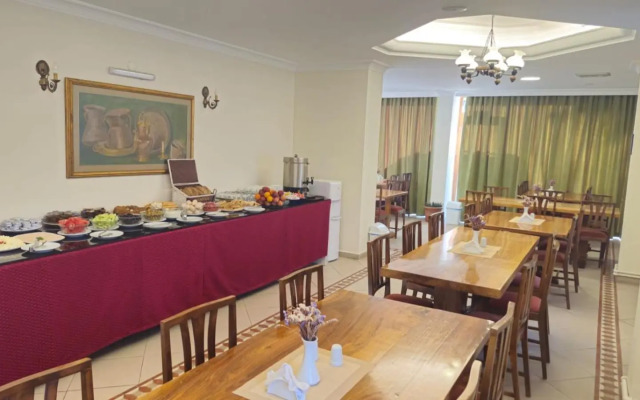 Hotel Ave Maria