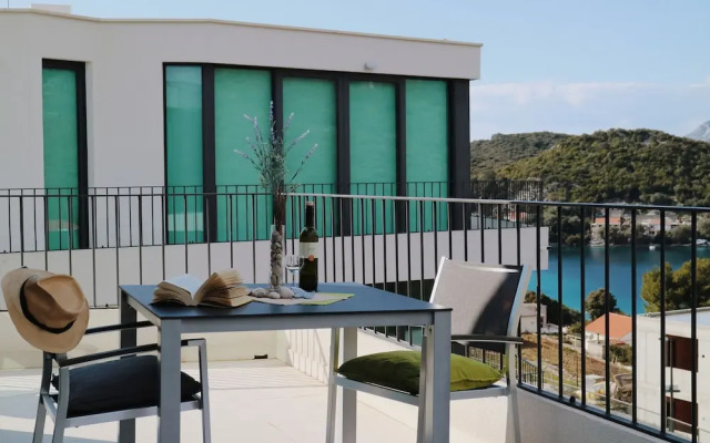 White Cloud Apartments
