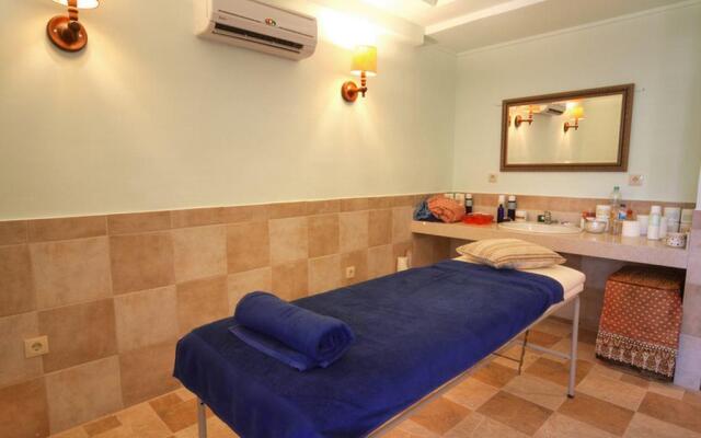 Kassandra Family Aparthotel & SPA