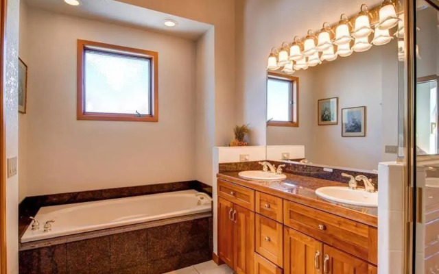Gold Flake Lodge Main Street By Pinnacle Lodging