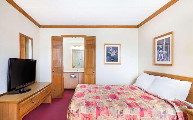 Days Inn by Wyndham Auburn