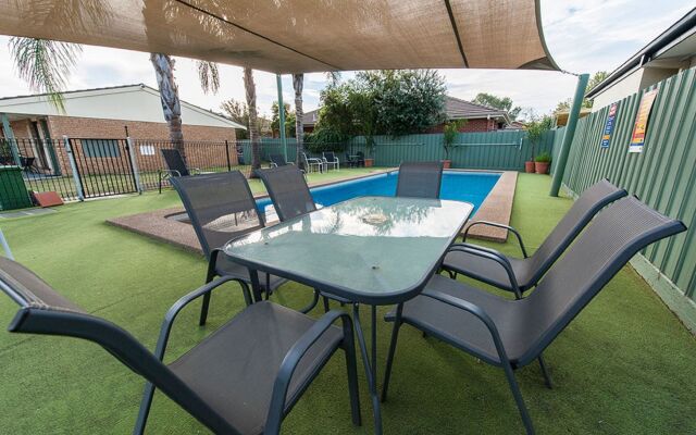 Garden City Motor Inn