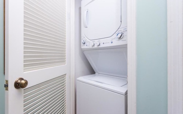 Sea Place 11208