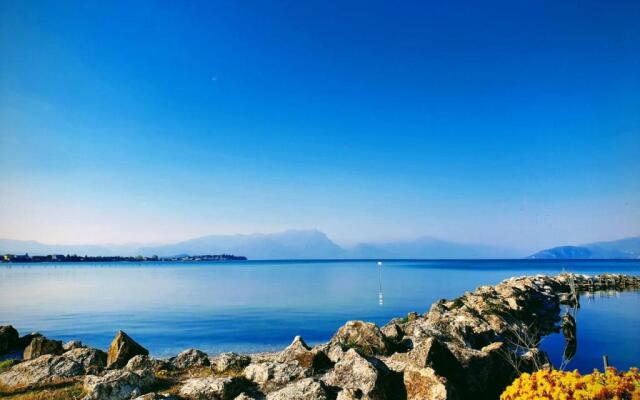 Casa Lugana 1 - Monolocale con piscina fronte lago